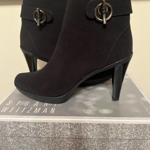 Stuart Weitzman Ringgore Toggle-Detailed Ankle Booties, size 8.5